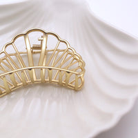 Curious Curator Scarlet Hair Claw - Large